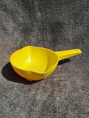 Tupperware Yellow Strainer/Colander 1 Quart Vintage with Handle #1200-2